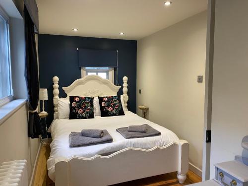 Monmouth House Apartments, Lyme Regis Old Town, dog friendly, parking