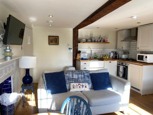 Monmouth House Apartments, Lyme Regis Old Town, dog friendly, parking