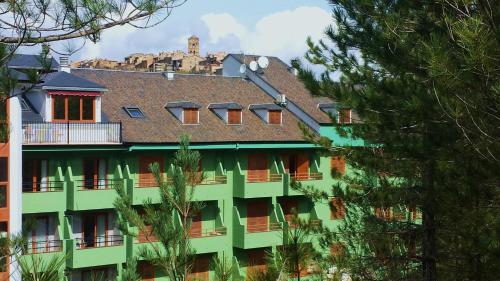 Hotel Mesón de L'Ainsa - Tap to explore photos