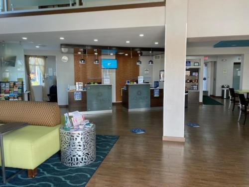 La Quinta by Wyndham Oceanfront Daytona Beach - image 6