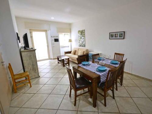 2 bedrooms, 4 beds