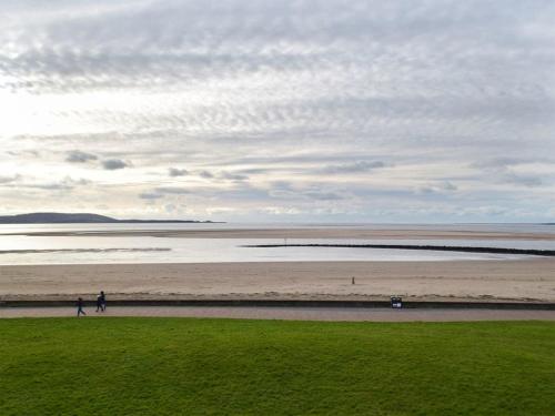 Cwrt Mary Welch, Llanelli, West Wales