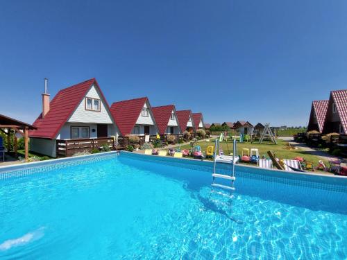 2 bedrooms, 4 beds