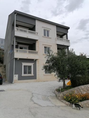  Apartments Dinko, Unterkunft in Duće