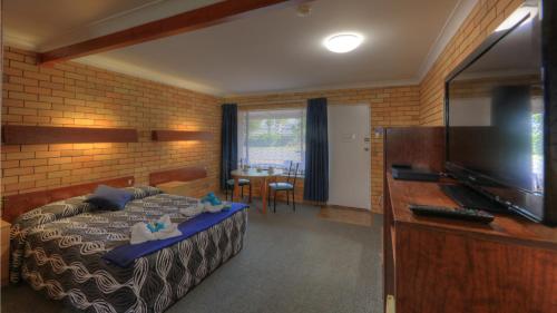 Tommos Motor Lodge Stop at Tommos Motor Lodge to discover the wonders of Narrabri. Offering a variety of facilities and services, the hotel provides all you need for a good nights sleep. To be found at the hotel are f