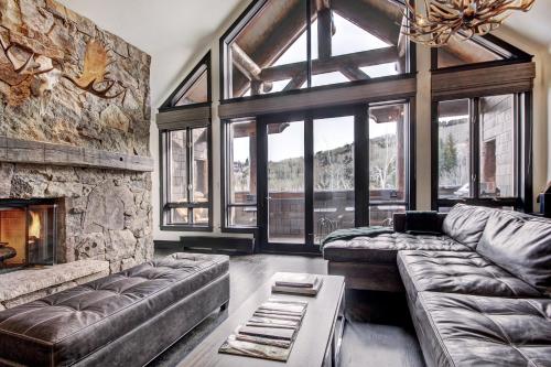 Stunning 4 bedroom condo Snowcloud base of Bachelor Gulch condo in Avon, USA
