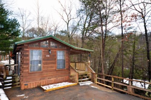 Songbird 1 Bedroom Honeymoon Cabin - main image