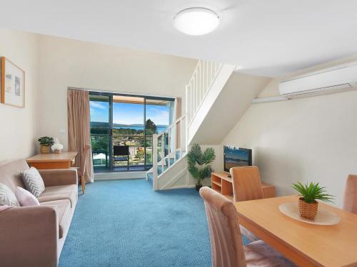 Oaks Waterfront Apartment 621