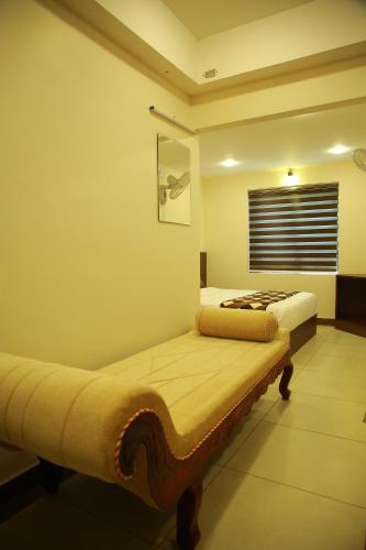 . KALATHIL TOURIST HOME