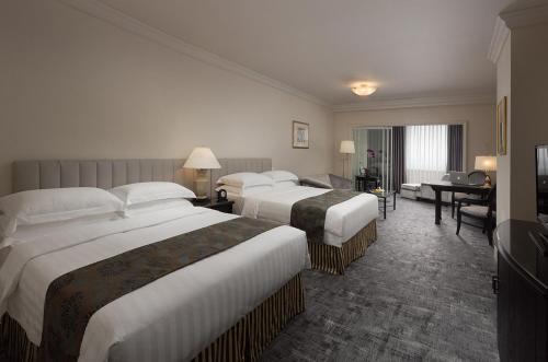 2 double beds