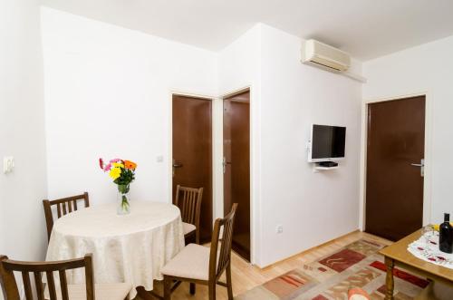 Apartment Amela - image 12