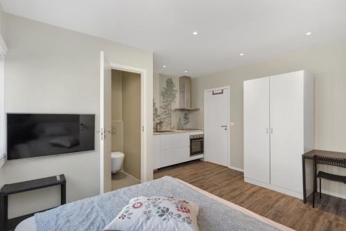 Central Studio Apartment Apt 103 3