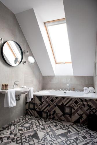 286046409 Hotel Indigo Krakow - Old Town by IHG