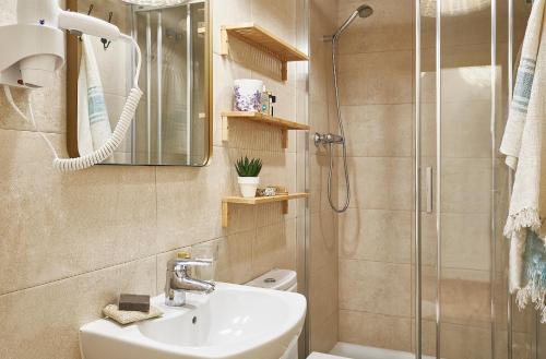 Barcelona Sants Station Apartments - main image