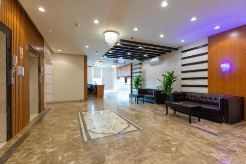Lobby, Iwan Alandalusia Hotel suites Almarwah in Al Marwah