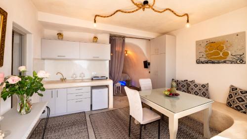 BLACK BAY CAVES SUITES 4