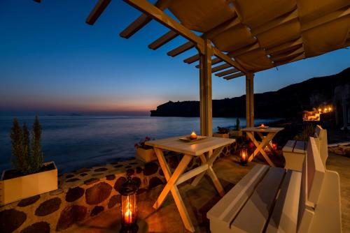BLACK BAY CAVES SUITES 2