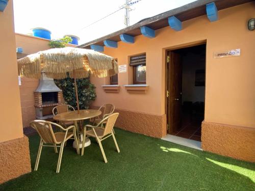 Estudio con jardincito privado barbacoa y piscina compartida para parejas