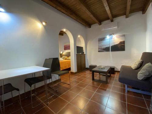 Estudio con jardincito privado barbacoa y piscina compartida para parejas - image 7