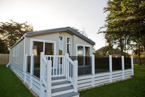 6 berth luxury lodge in Christchurch Dorset photo 1