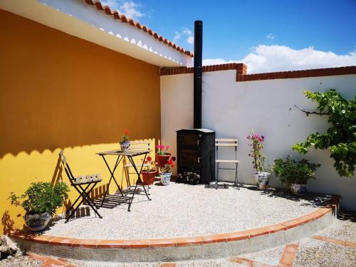 Beautiful 9 bed villa private pool large garden - image 12