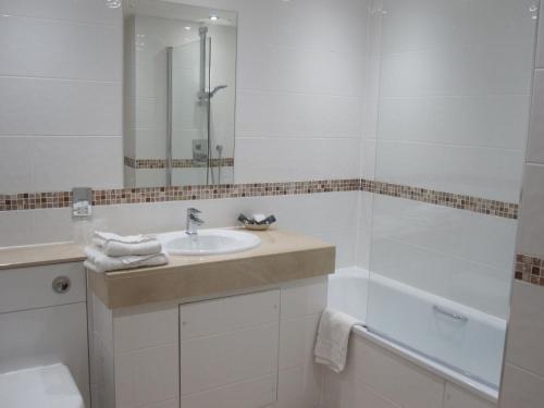 Best Western Heath Court Hotel - image 4