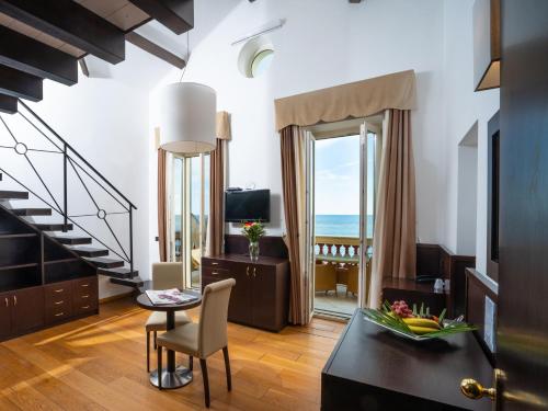 Standard Suite with Sea View