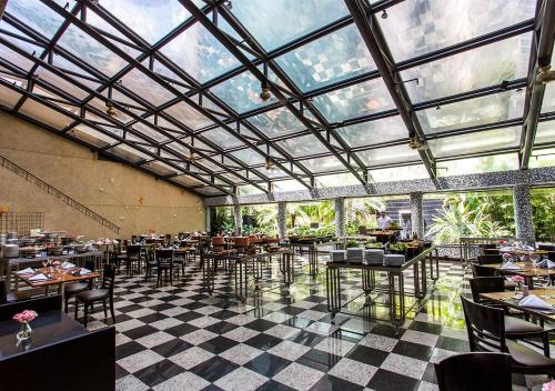 レストラン, Estanplaza Funchal Faria Lima in イタイン ビビ
