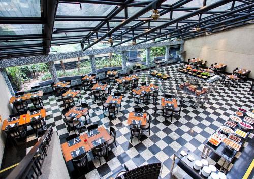 レストラン, Estanplaza Funchal Faria Lima in イタイン ビビ