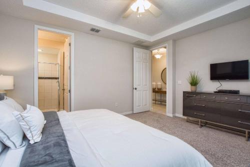 Solara - 5 Bedrooms Townhome w-Spashpool-8203SA - image 5
