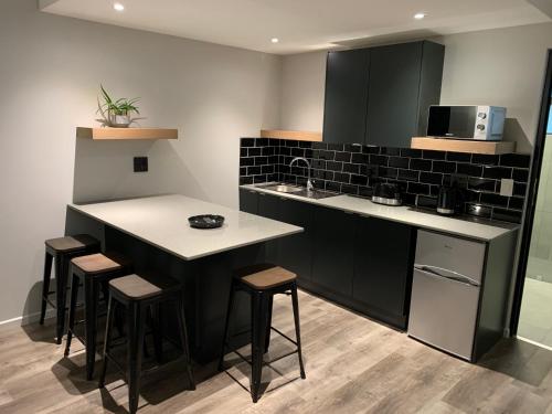 Coral Wood Self Catering Suites and B&B – East London, IA