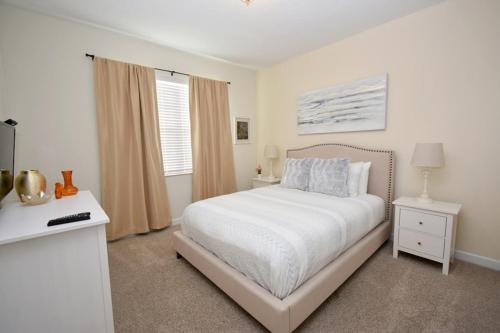 Storey Lake- 6 Bedroom Pool Home- 1664ST - image 6