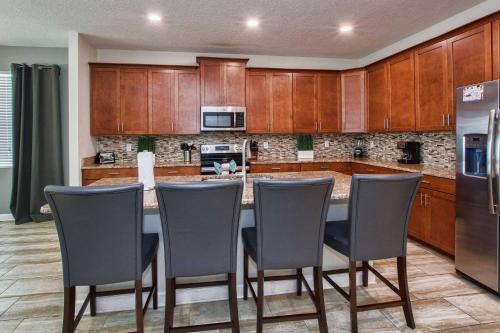 Storey Lake-6 Bedrooms home w-pool-1670ST - image 6