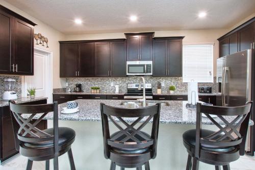 Storey Lake- 5 Bedroom Pool Home- 1661ST - image 3