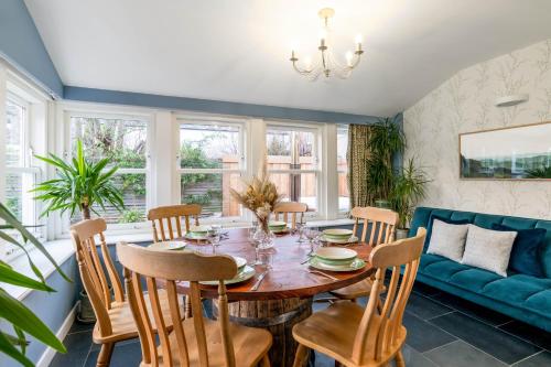 Instalaciones, Riverside Cottage with wood fired hot tub in Cairngorms in Ballater