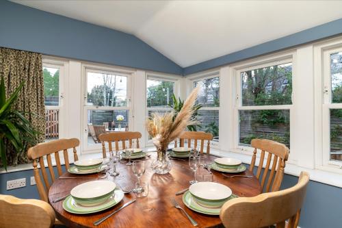 Instalaciones, Riverside Cottage with wood fired hot tub in Cairngorms in Ballater