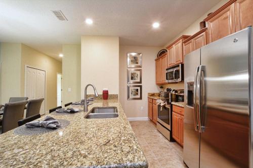 Storey Lake- 5 Bedroom Townhome w- Pool- 1600ST - image 4