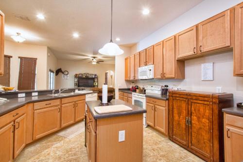 Calabria 4 Bedrooms with Pool 3400CL - image 6