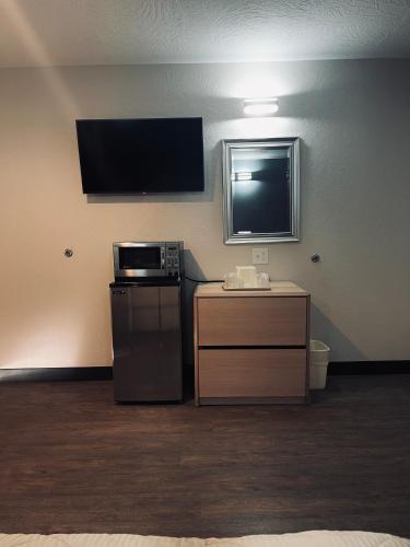 Century 21 Motel - image 6