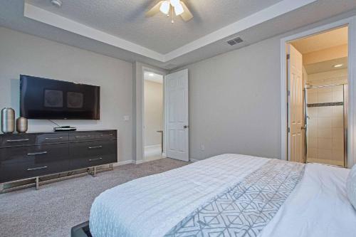 Solara - 5 Bedrooms Townhome w-Spashpool-8204SA - image 4
