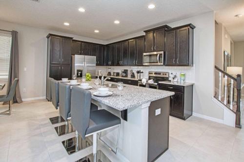 Solara - 5 Bedrooms Townhome w-Spashpool-8204SA - image 7