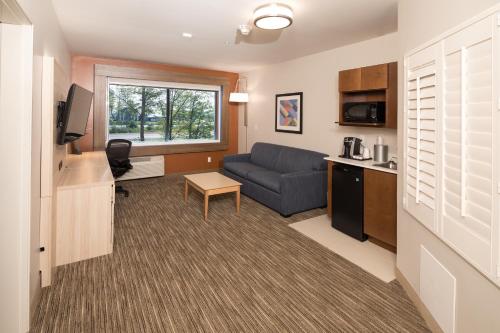 Holiday Inn Express Hotel & Suites Bay City