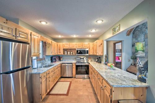 Home with Spacious Deck, BBQ, Game Room and Lake Views in Hiawassee, USA