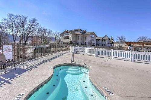 Condo with Pool Access - 5 Mins to Table Rock Lake! - image 10