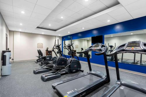 Microtel Inn Suites by Wyndham South Hill - image 9