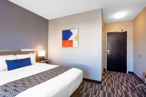 Microtel Inn Suites by Wyndham South Hill - image 7