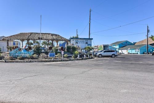 Oceanfront Galveston Home - Walk to Beach! - image 11