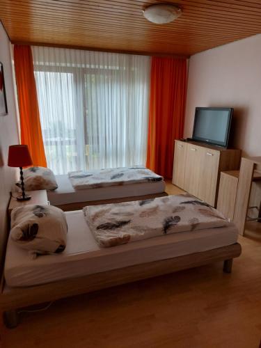2 twin beds