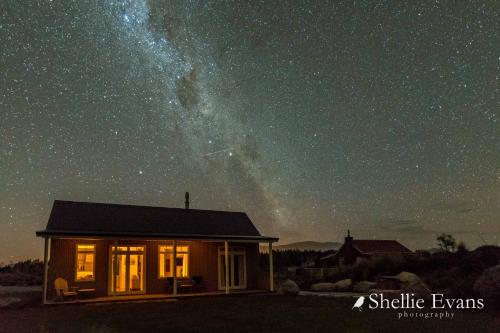 Night Sky Cottage - Kahu Cottage - HOT TUB Twizel