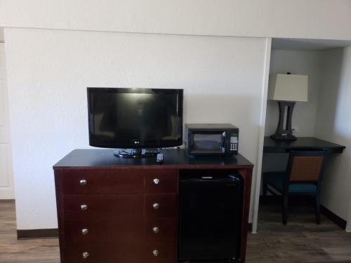Tarpon Inn – Tarpon Springs, FL